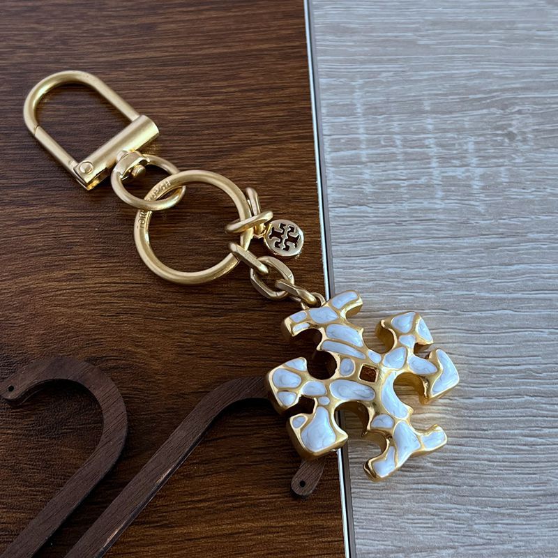 Wholesale enamel glaze hand painted English letters metal keychain